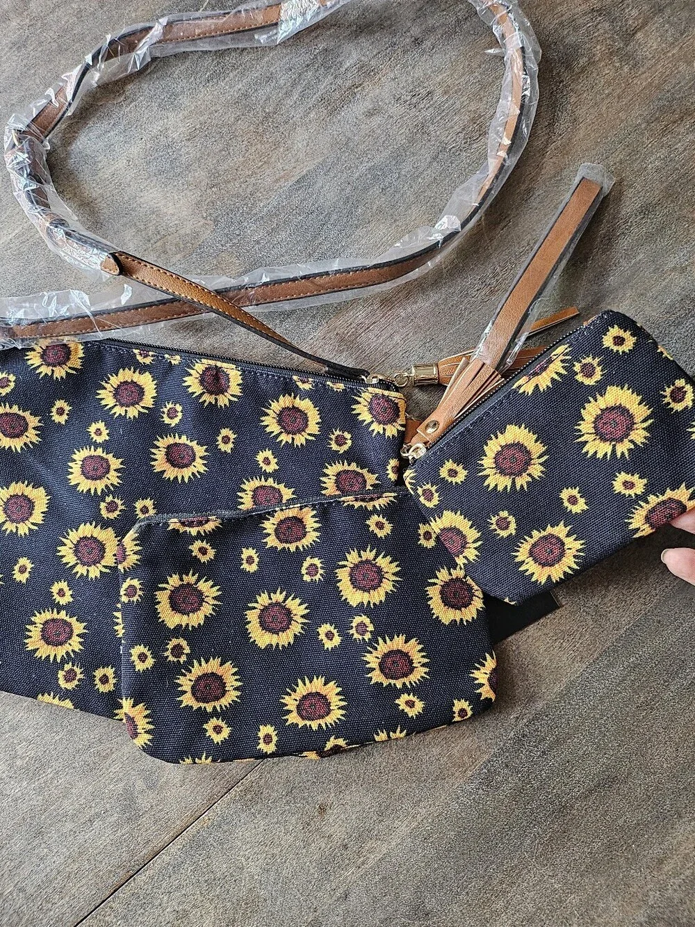 NWT Sunflower Print 3 Piece Croosbody Bag - Picture 4 of 7